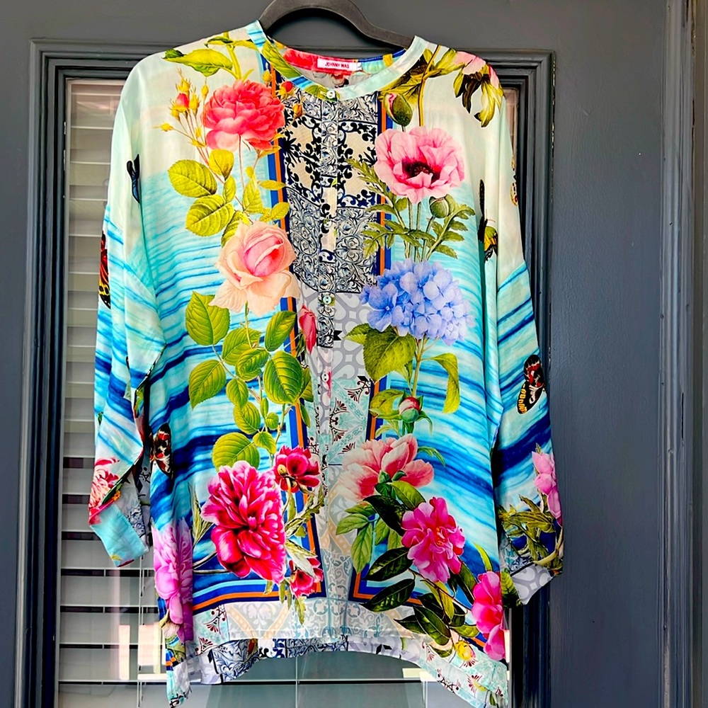 Johnny was, size large blouse.